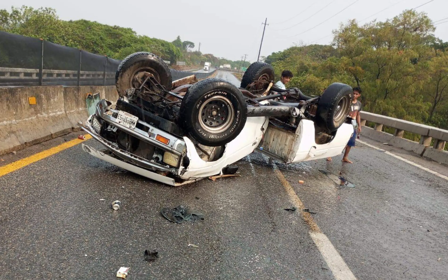 camioneta volcada